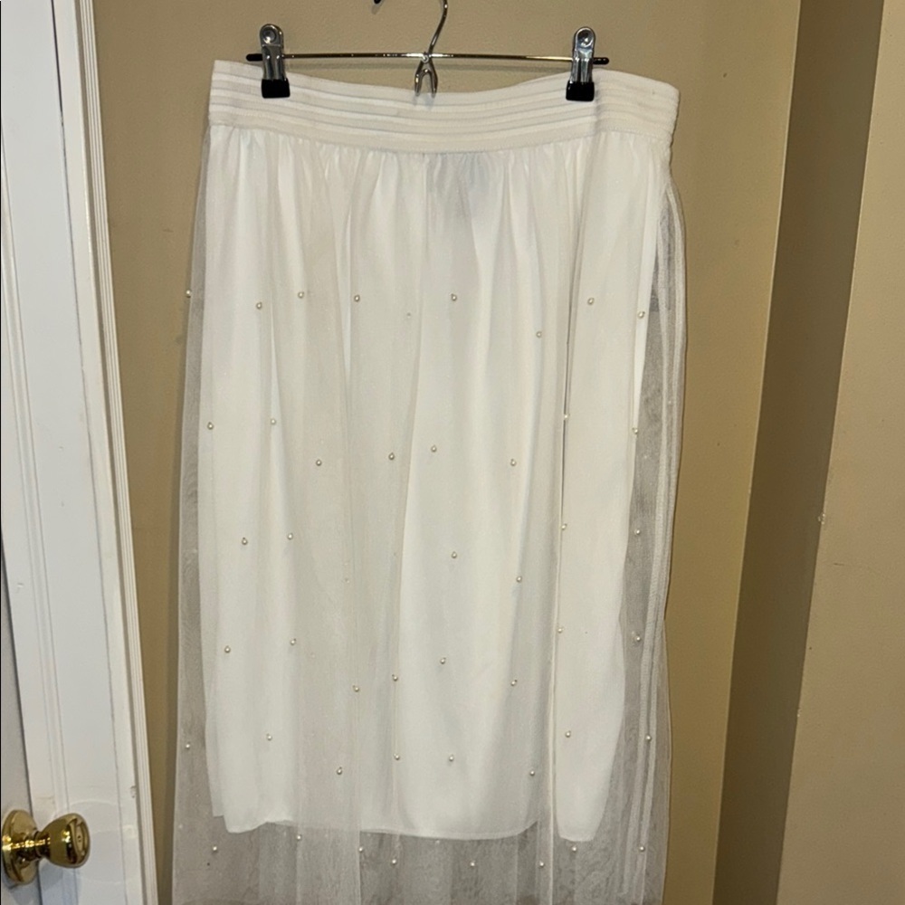 Metrowear White tool Skirt with Pearl Accents euro summer